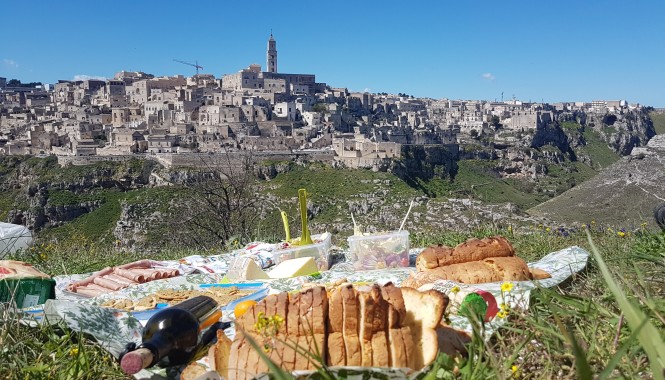 Pique-nique Chemins du Sud avec vue sur Matera Pique-nique Chemins du Sud avec vue sur Matera