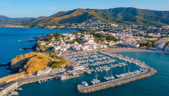 Llança et sa marina